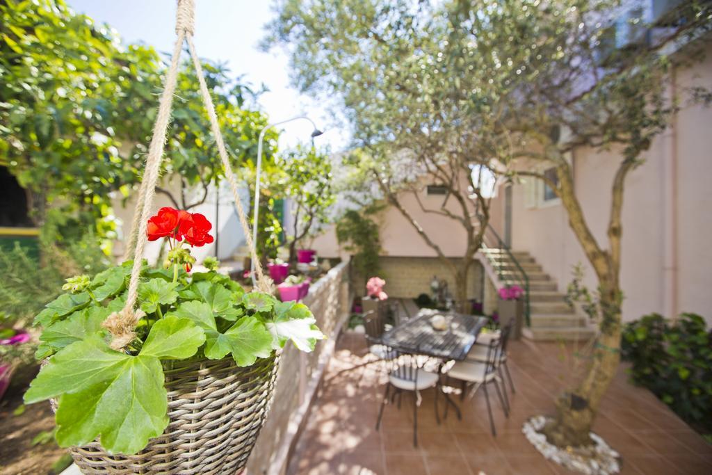 Milton Hvar Apartamento *